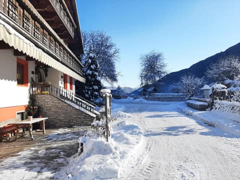 Residence Obermoarhof - Family Apartments with Pool & Playground, 