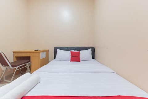 RedDoorz Syariah near Exit Toll Subang, 