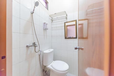 RedDoorz Syariah near Exit Toll Subang, 