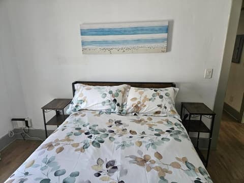 Entire home in Historic Long Beach close to shops, 