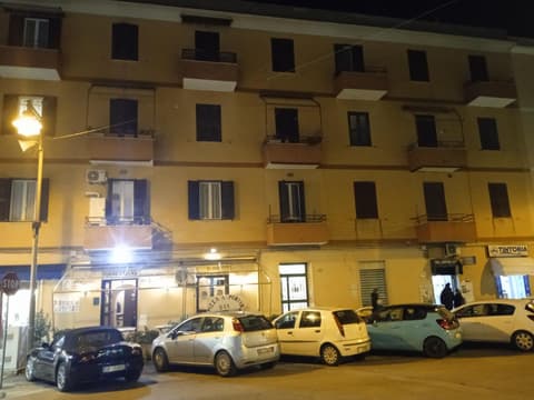 Adriatic Room 50 m dalla stazione Ferroviaria di Ciampino e dalla navetta aeroportuale, 