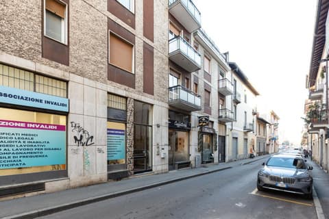 GuestHost - Niguarda Bright Apartment w Balcony, 