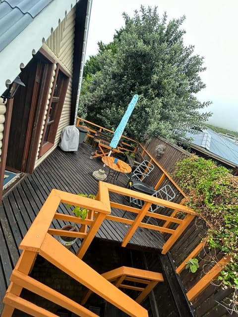 Brenton Cottage at 90 is a NO SEA VIEW pet-friendly self-catering 2 sleeper, 