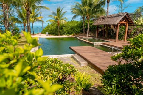 Stunning Belle Mare Beachfront Apartment, 