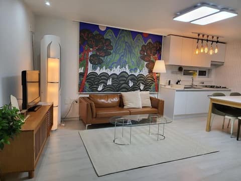 New, Private, 3 rooms, Hongdae, 6 Persons, 