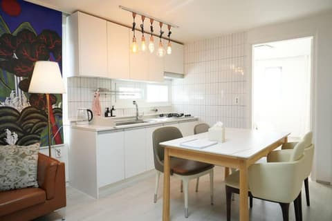 New, Private, 3 rooms, Hongdae, 6 Persons, 