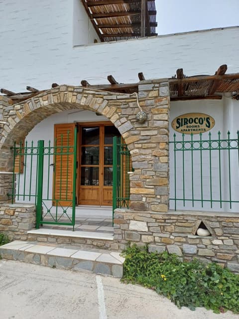 Siroco's Rooms And Studios, 