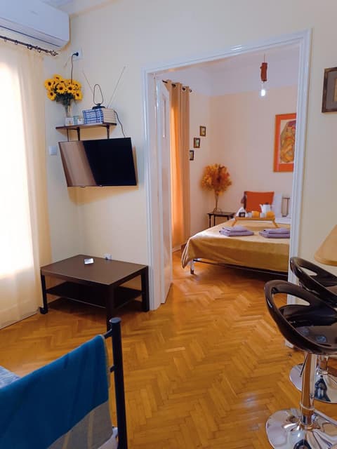 Sweet home in Athens, 