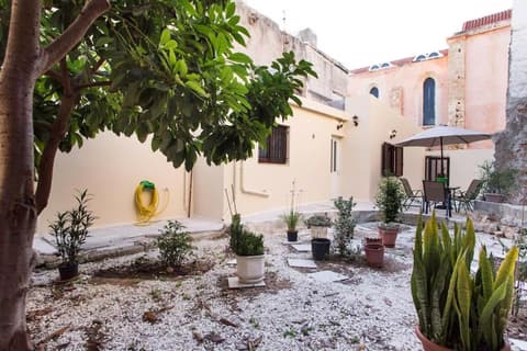 Kalliston City House with a Yard, 