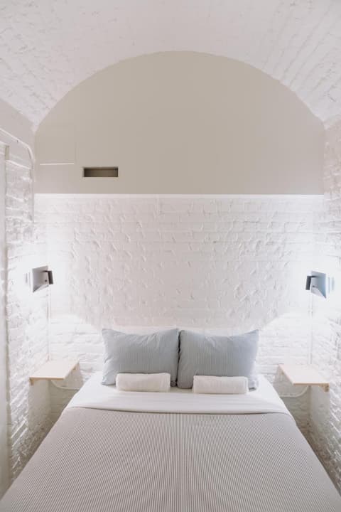 Saintlo Ottawa Jail Hostel, 