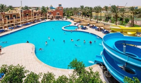 Hostgool Beach Chalets Mirage bay resort & aqua park, 