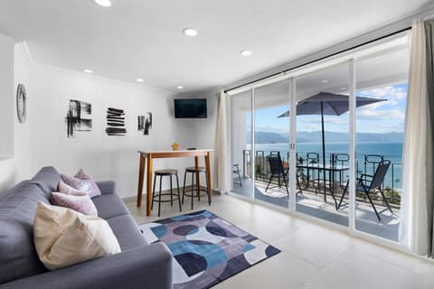 Luxury Condo just steps away from the Beach!, 