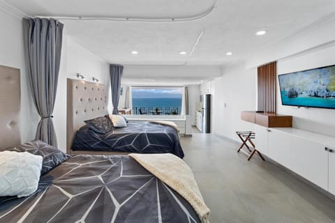 Luxury Condo just steps away from the Beach!, 