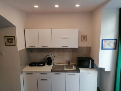 ZAGREB 2 Botanical Garden Budget Apartment, 