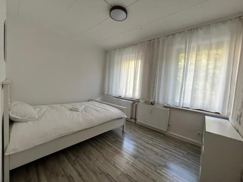 Bequemes Apartment mit moderner Einrichtung, 