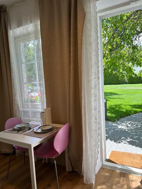 Apartment mit Gartenblick und Terrasse, 