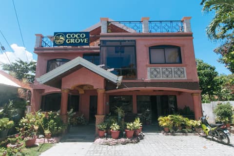 RedDoorz at Coco Grove Tourist Inn, 
