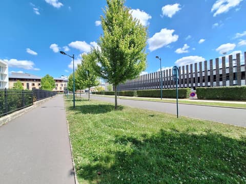 Studio ALPHA - 2min by train to Disneyland OR 20min walk - 5min walk to "Val d'Europe" station, 