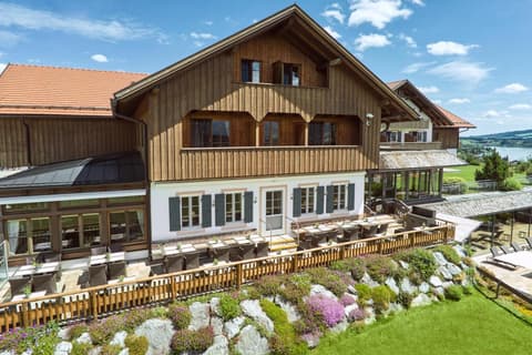 Hotel Auf der Gsteig GmbH, 