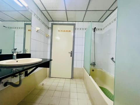 Sky Hotel Apartments, 