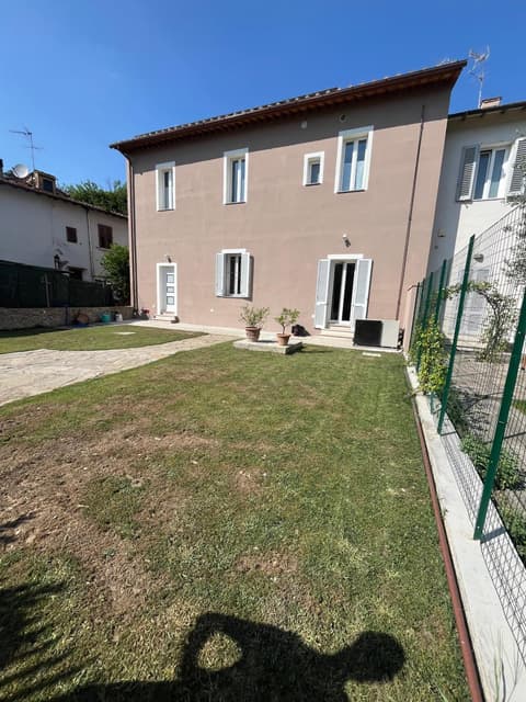 Casa nel borgo di Capraia, 