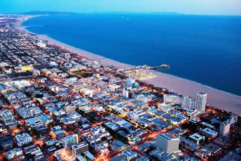 LOVELY STUDIO ON THE PROMENADE! free parking, 