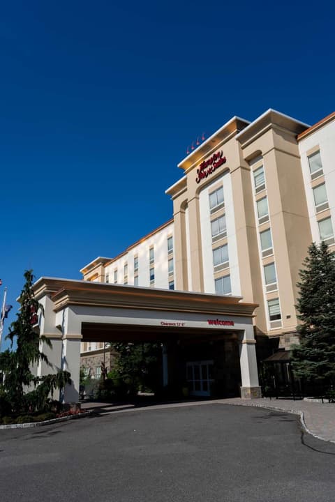 Hampton Inn & Suites Staten Island, 