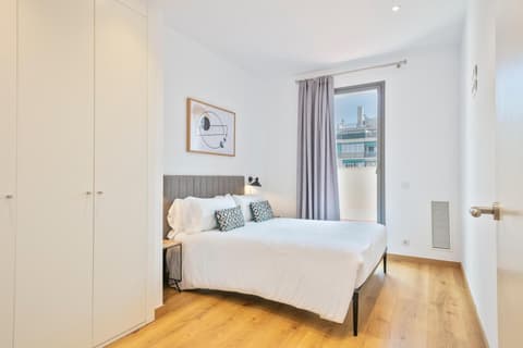 Aspasios Arc de Triomf Apartments, 