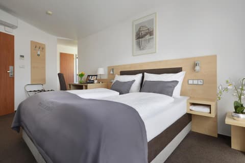 Prague Season Hotel, 