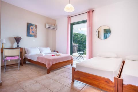 Giannatos' Studios - Makis, 