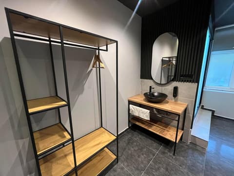 Mickitos Square Rooms and Apartments, 