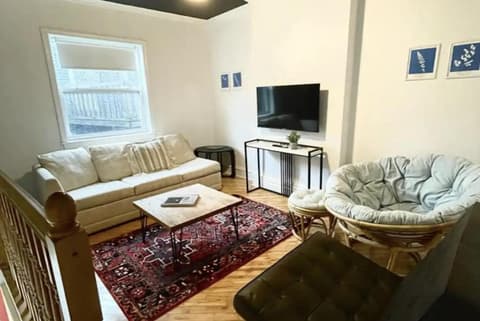 Cute & cozy 2 bedrooms townhouse downtown St Johns 2 mins walk to water !, 