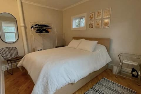 Cute & cozy 2 bedrooms townhouse downtown St Johns 2 mins walk to water !, 