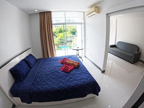 At Seacondo-Studio-B26, 