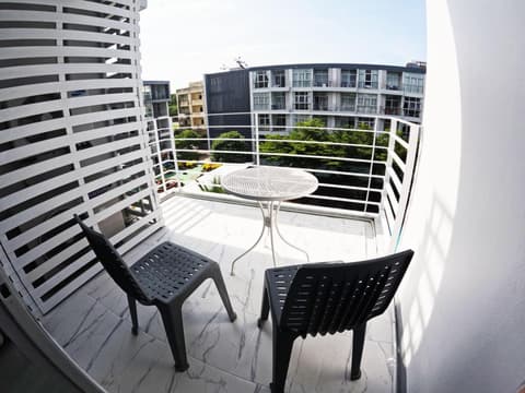 At Seacondo-Studio-B26, 