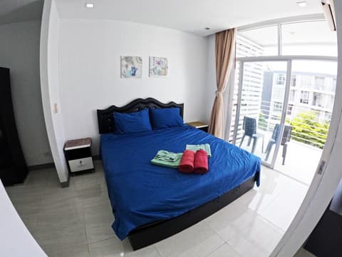 At Seacondo-Studio-B26, 