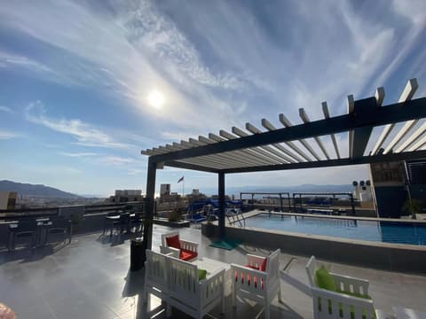 Mass Paradise Hotel, 