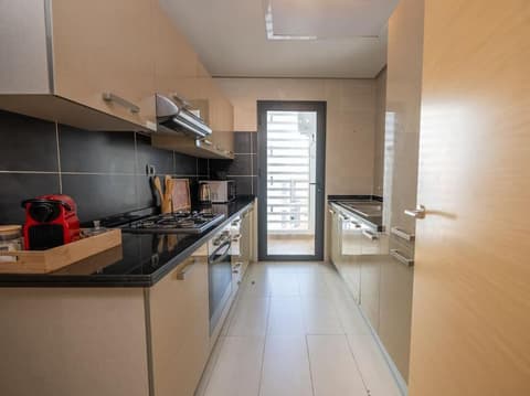 Sophisticated 3BR with Ample Space & Top Amenities, 