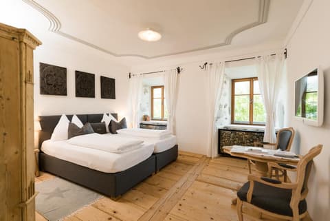 Hotel & Gourmetwirtshaus Kirchenwirt seit 1326, 