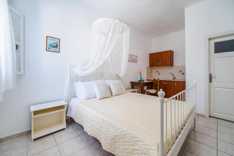 Ancient Thera Apartments, 