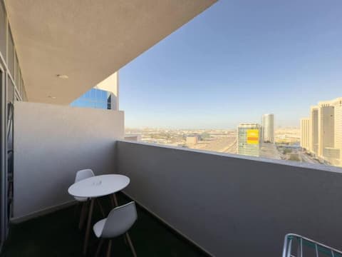 Cozy Studio in Azizi Aura - Dubai, 