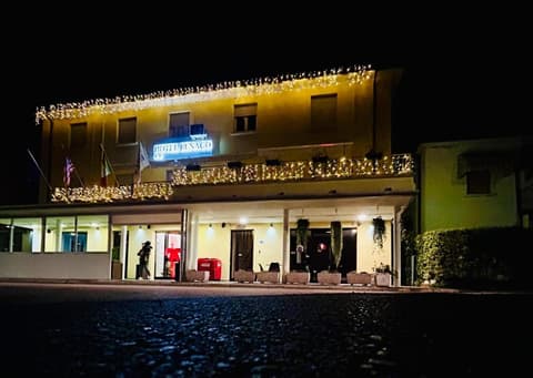 Hotel Benaco Mavras, 
