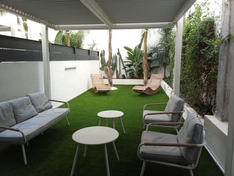 North Station PEN-SUITES, 