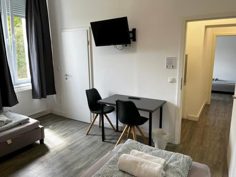 Private Hostel Rooms with Parking in Wesseling, 