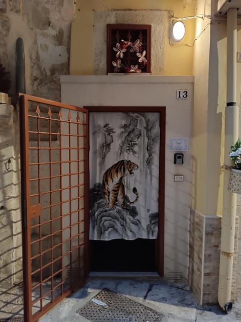 Unique white stone Studio, 