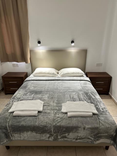 New York Plaza Hotel Apartments, 