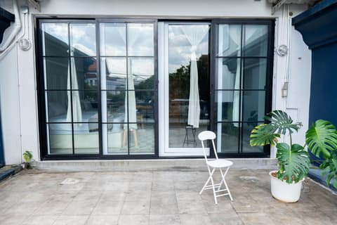 The Locals Bangkok Old Town, 