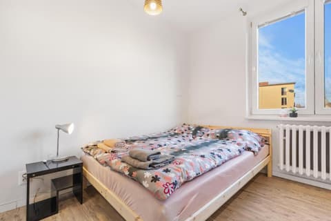 Apartment 20 minutes from City Center w Coffee, Tea, TV, and Parking, 