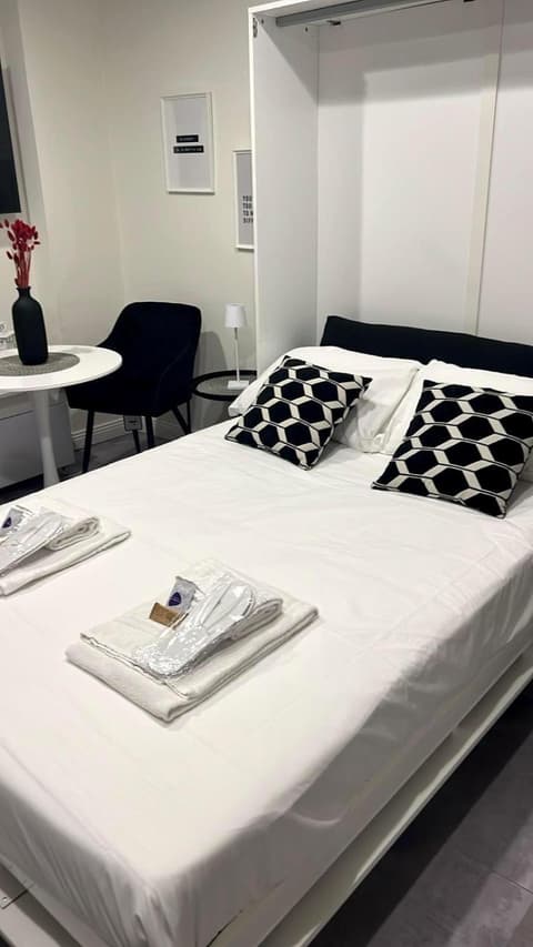 Loreto Prestige - Parking Free & Bulb Gym, 