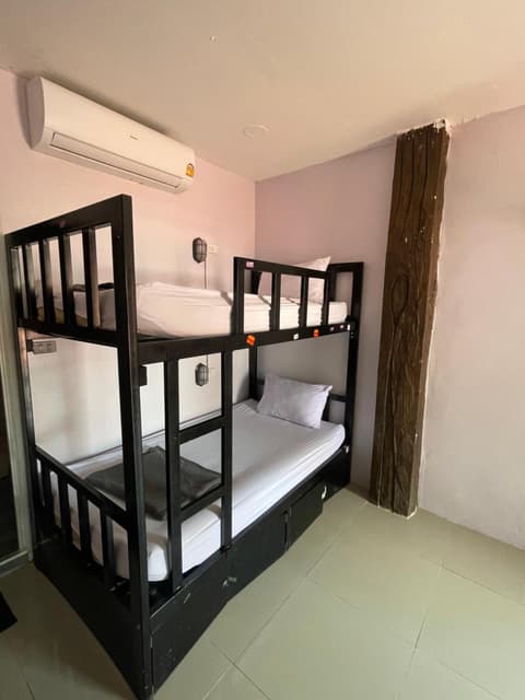 Social Quarters Blanco - Youth Hostel 18 to 35 Only, 